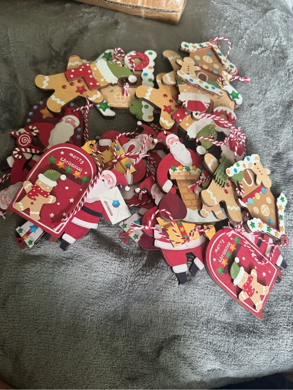 Alupssuc 20Pcs Wooden Christmas Tree Decorations, Santa Claus & Gingerbread 18pc